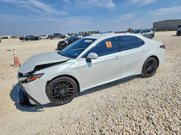 4T1K61AK1NU030665 — 2022 Toyota Camry, Передняя часть (Front End), фото до ремонта