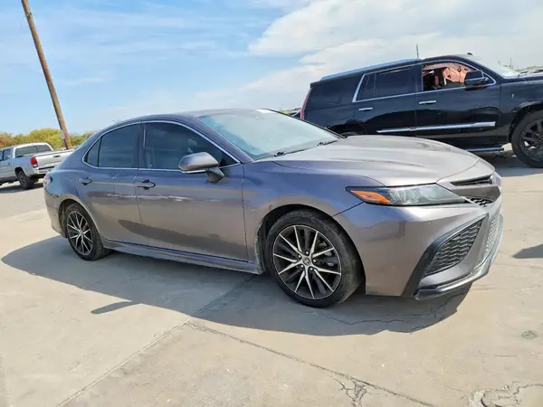 4T1G11AK2NU669335 — 2022 Toyota Camry, фото 4 с аукциона Copart 08.10.2026, Задняя часть