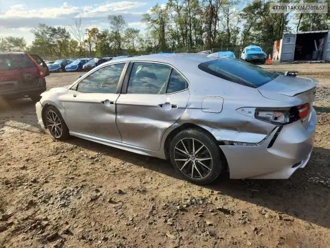 4T1G11AKXNU701657 — 2022 Toyota Camry, фото 2 с аукциона Copart, Снята обшивка