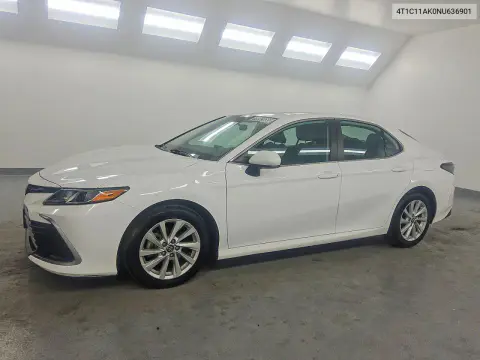 4T1C11AK0NU636901 — 2022 Toyota Camry, Естественный износ, фото до ремонта