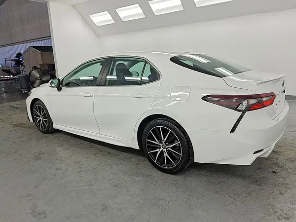 4T1G11AK7NU027872 — 2022 Toyota Camry, фото 2 с аукциона Copart 29.09.2026, Естественный износ
