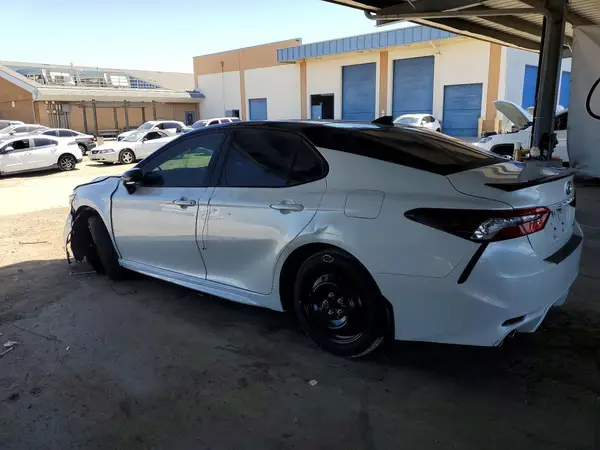 4T1K61AKXPU157580 — 2023 Toyota Camry, фото 2 с аукциона Copart 13.10.2026, Передняя часть