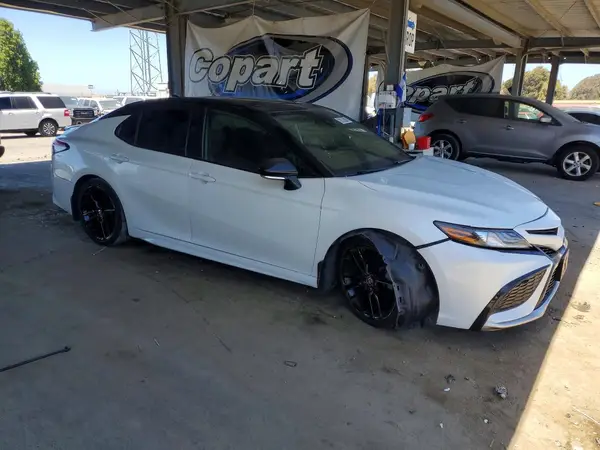 4T1K61AKXPU157580 — 2023 Toyota Camry, фото 4 с аукциона Copart 13.10.2026, Передняя часть