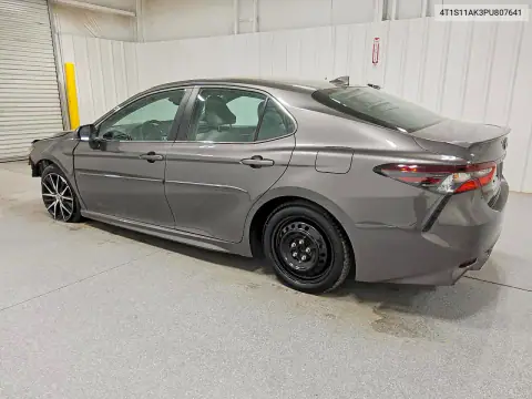 4T1S11AK3PU807641 — 2023 Toyota Camry, фото 2 с аукциона Copart 15.10.2026, Передняя часть