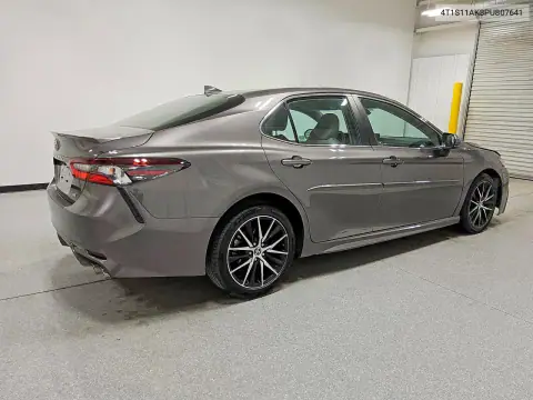 4T1S11AK3PU807641 — 2023 Toyota Camry, фото 3 с аукциона Copart 15.10.2026, Передняя часть