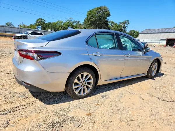 4T1R11AKXPU762597 — 2023 Toyota Camry, фото 3 с аукциона Copart 02.10.2026, Боковая часть