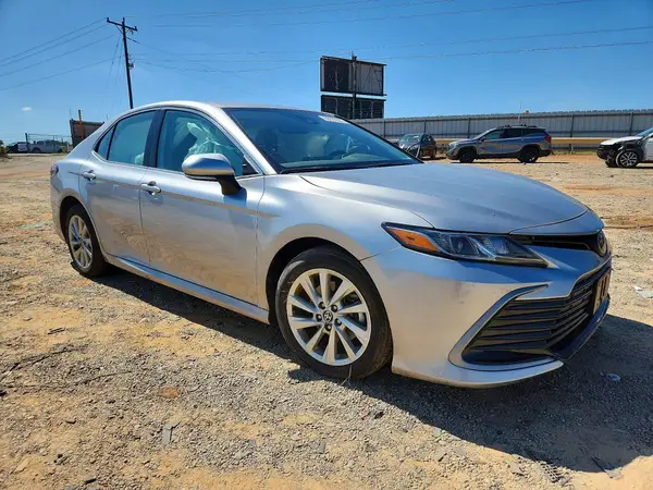 4T1R11AKXPU762597 — 2023 Toyota Camry, фото 4 с аукциона Copart 02.10.2026, Боковая часть