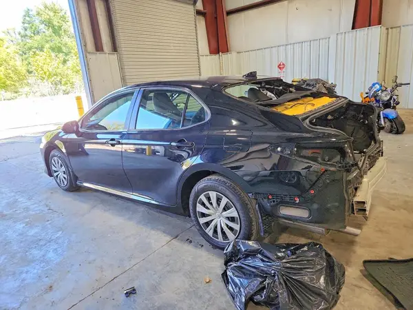 4T1C31AKXPU607905 — 2023 Toyota Camry, фото 2 с аукциона Copart 28.09.2026, Задняя часть