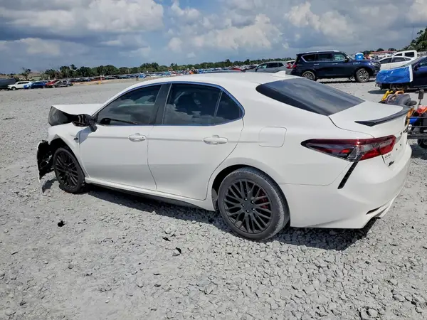 4T1G11AK5PU802480 — 2023 Toyota Camry, фото 2 с аукциона Copart 13.10.2026, Передняя часть