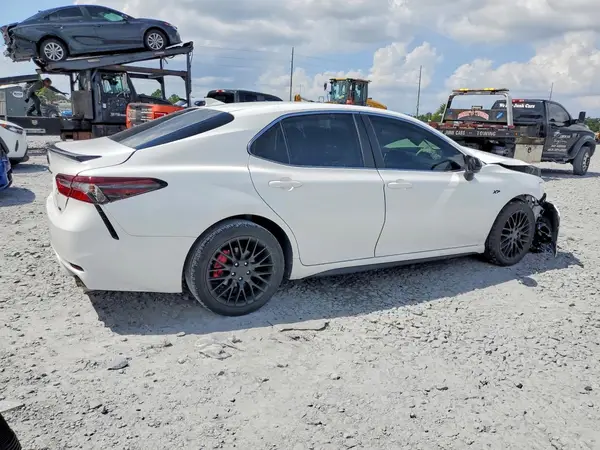 4T1G11AK5PU802480 — 2023 Toyota Camry, фото 3 с аукциона Copart 13.10.2026, Передняя часть