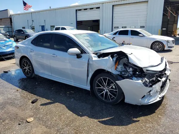 4T1G11AK5PU175263 — 2023 Toyota Camry, фото 4 с аукциона Copart, Передняя часть