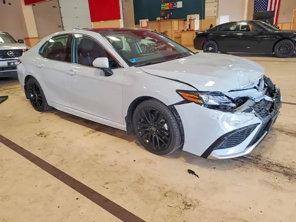 4T1K61BK1PU107343 — 2023 Toyota Camry, фото 4 с аукциона Copart, Передняя часть
