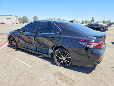 4T1G11AK2RU232845 — 2024 Toyota Camry, фото 2 с аукциона Copart 13.10.2026, Боковая часть