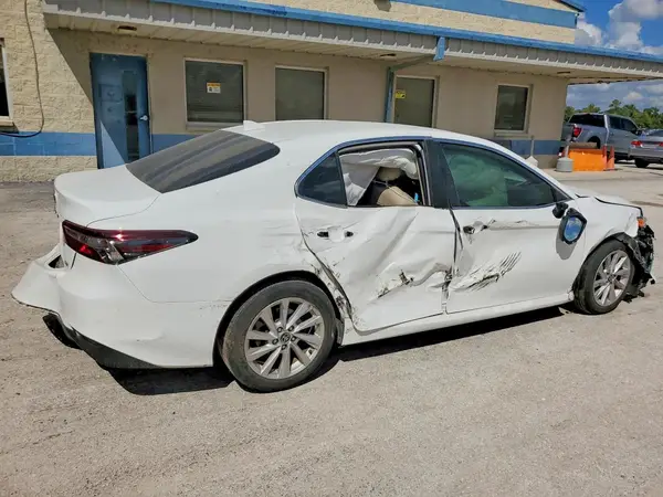 4T1C11AKXRU879069 — 2024 Toyota Camry, фото 3 с аукциона Copart 29.09.2026, Повреждения со всех сторон