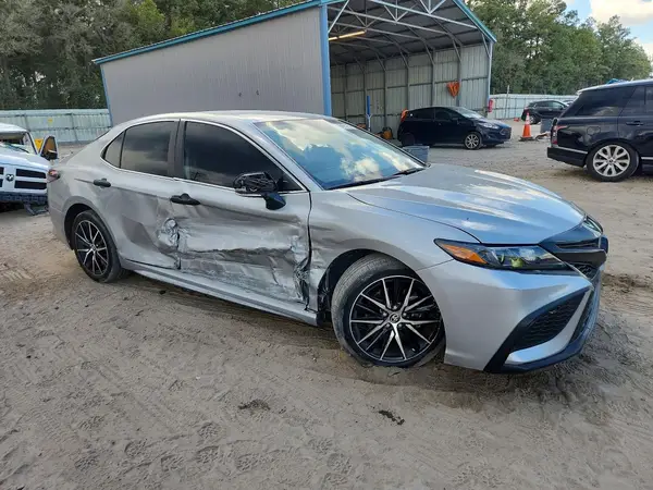 4T1G11AK3RU245460 — 2024 Toyota Camry, фото 4 с аукциона Copart, Боковая часть