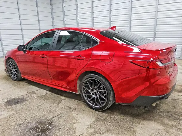 4T1DAACKXSU110935 — 2025 Toyota Camry, фото 2 с аукциона Copart 01.10.2026, Мелкие вмятины и царапины