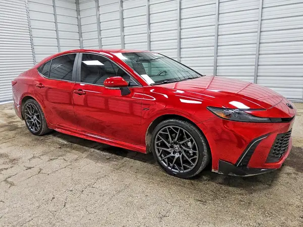 4T1DAACKXSU110935 — 2025 Toyota Camry, фото 4 с аукциона Copart 01.10.2026, Мелкие вмятины и царапины