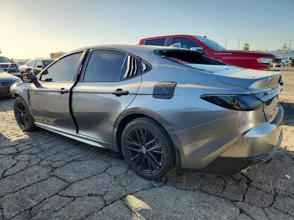 4T1DAACKXSU554817 — 2025 Toyota Camry, фото 2 с аукциона Copart, Передняя часть