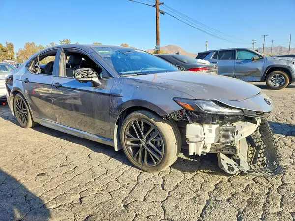4T1DAACKXSU554817 — 2025 Toyota Camry, фото 4 с аукциона Copart, Передняя часть