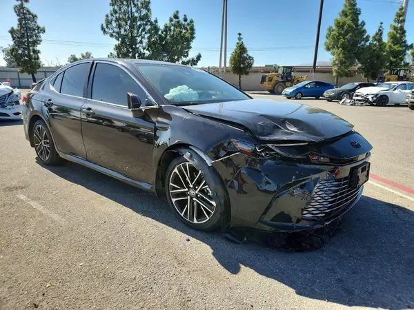 4T1DAACKXSU108487 — 2025 Toyota Camry, фото 4 с аукциона Copart, Передняя часть
