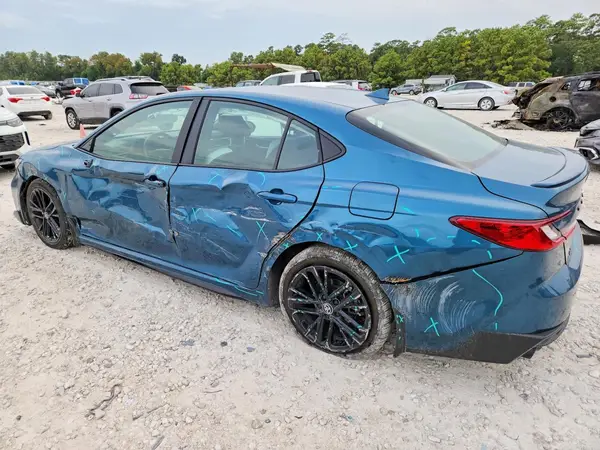 4T1DAACK9SU557420 — 2025 Toyota Camry, фото 2 с аукциона Copart, Боковая часть
