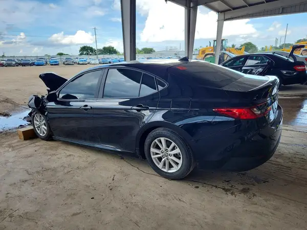4T1DAACK8SU627053 — 2025 Toyota Camry, фото 2 с аукциона Copart, Передняя часть