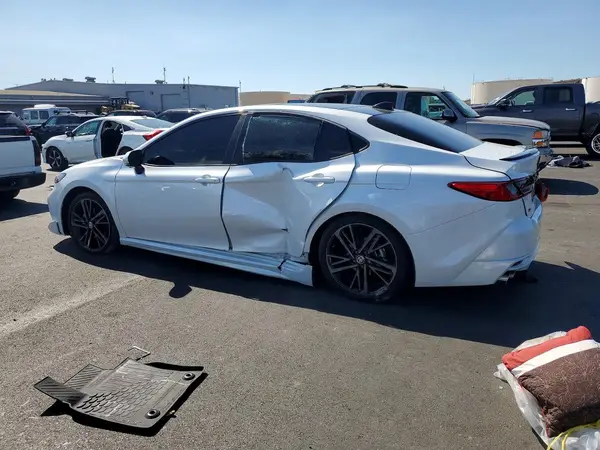 4T1DAACKXSU629225 — 2025 Toyota Camry, фото 2 с аукциона Copart, Боковая часть