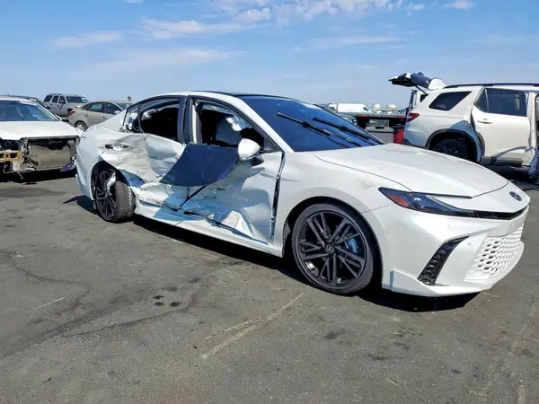 4T1DAACKXSU629225 — 2025 Toyota Camry, фото 4 с аукциона Copart, Боковая часть