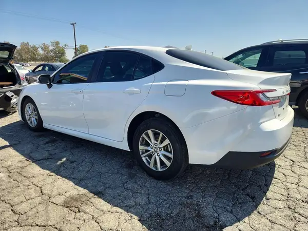 4T1DAACK9SU147068 — 2025 Toyota Camry, фото 2 с аукциона Copart, Передняя часть