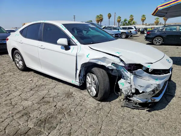 4T1DAACK9SU147068 — 2025 Toyota Camry, фото 4 с аукциона Copart, Передняя часть