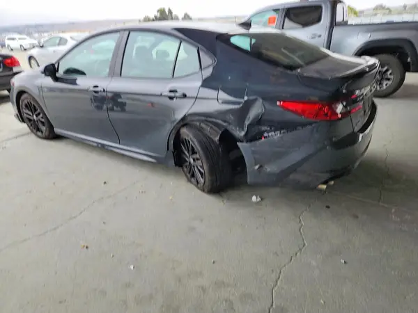 4T1DAACKXSU579491 — 2025 Toyota Camry, фото 2 с аукциона Copart, Задняя часть