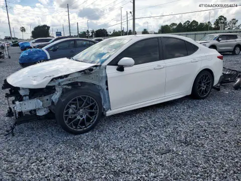 4T1DAACKXSU054074 — 2025 Toyota Camry, Сторона, фото до ремонта