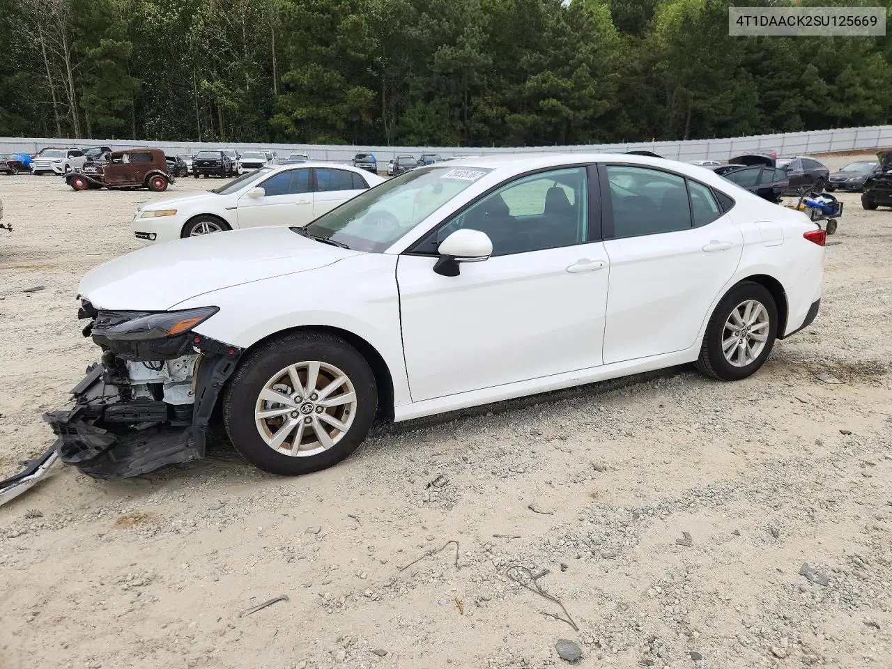2025 Toyota Camry Le VIN 4T1DAACK2SU125669 фото 1
