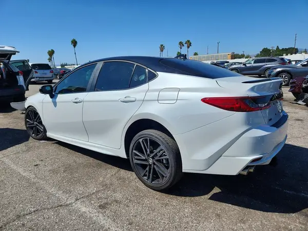 4T1DAACK8TU251374 — 2026 Toyota Camry, фото 2 с аукциона Copart, Передняя часть