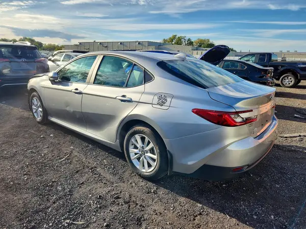 4T1DBADKXTU045131 — 2026 Toyota Camry, фото 2 с аукциона Copart, Передняя часть