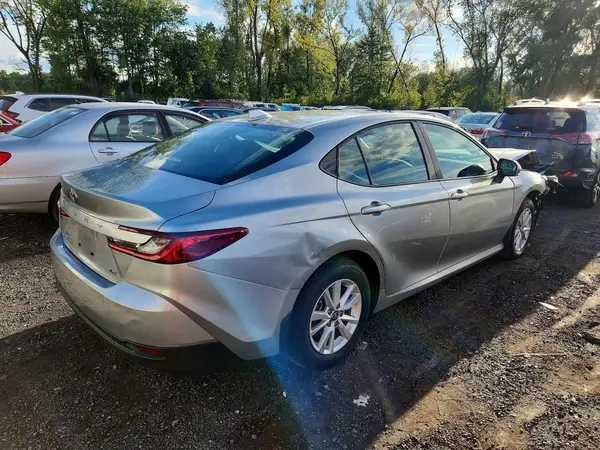 4T1DBADKXTU045131 — 2026 Toyota Camry, фото 3 с аукциона Copart, Передняя часть