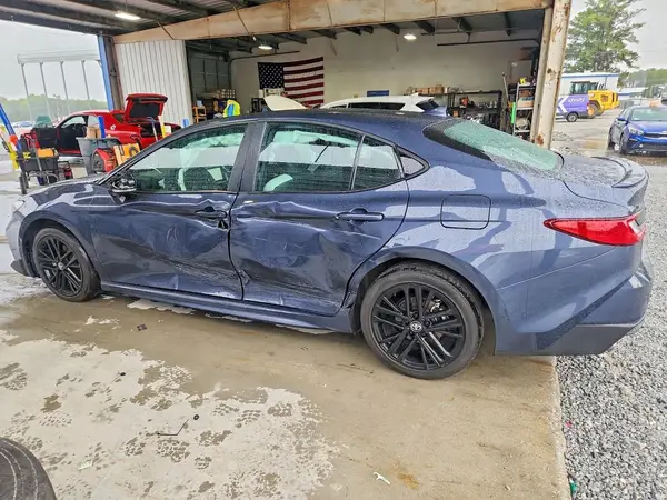 4T1DAACK5TU681573 — 2026 Toyota Camry, фото 2 с аукциона Copart, Боковая часть