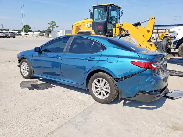 4T1DAACKXTU687496 — 2026 Toyota Camry, фото 2 с аукциона Copart, Передняя часть