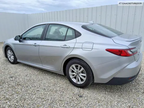 2026 Toyota Camry Le VIN 4T1DAACK0TU662039 фото 2