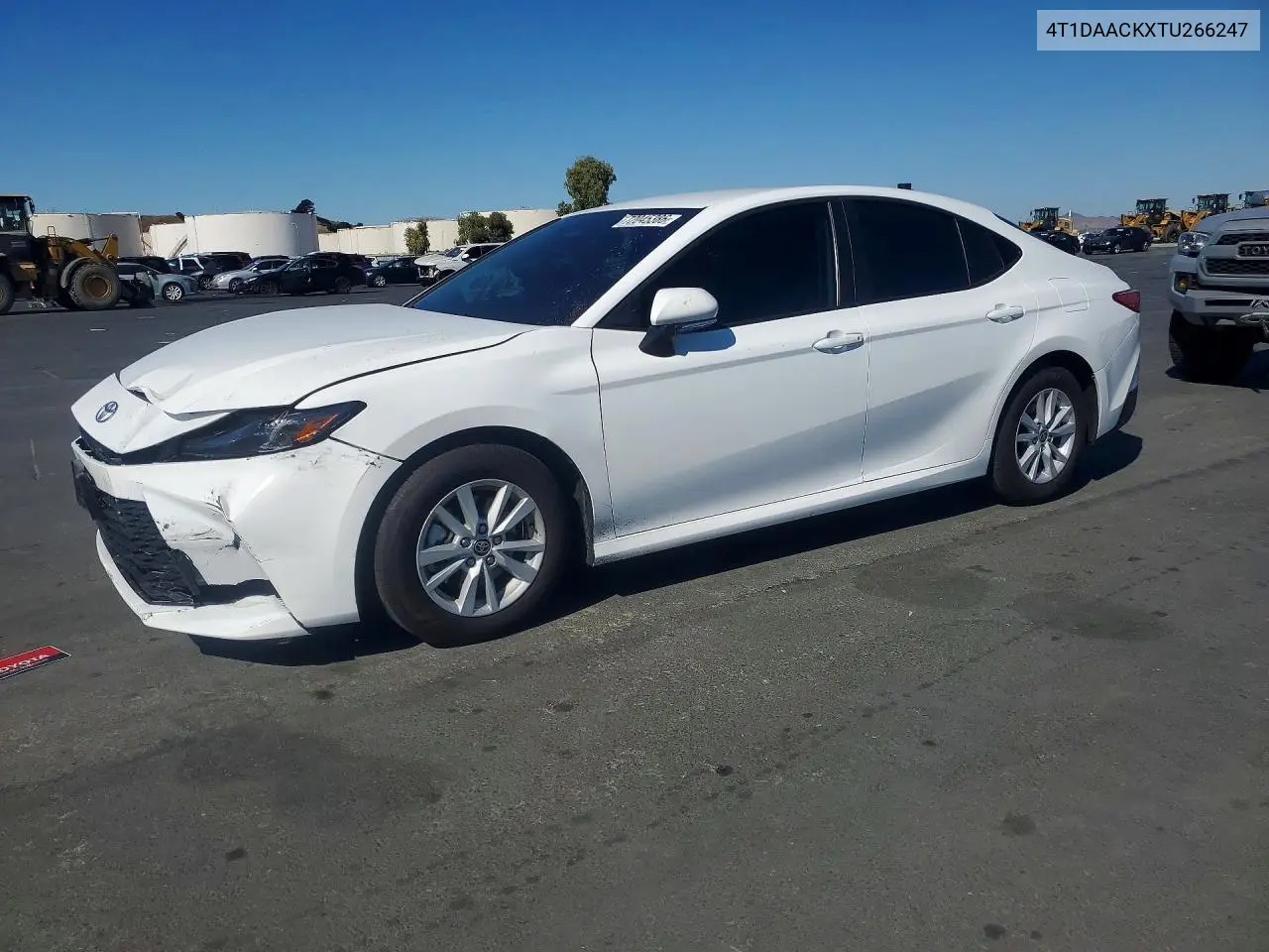 2026 Toyota Camry Le VIN 4T1DAACKXTU266247 фото 1