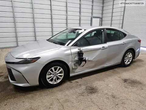 4T1DAACK7TU698729 — 2026 Toyota Camry, Боковая часть, фото до ремонта
