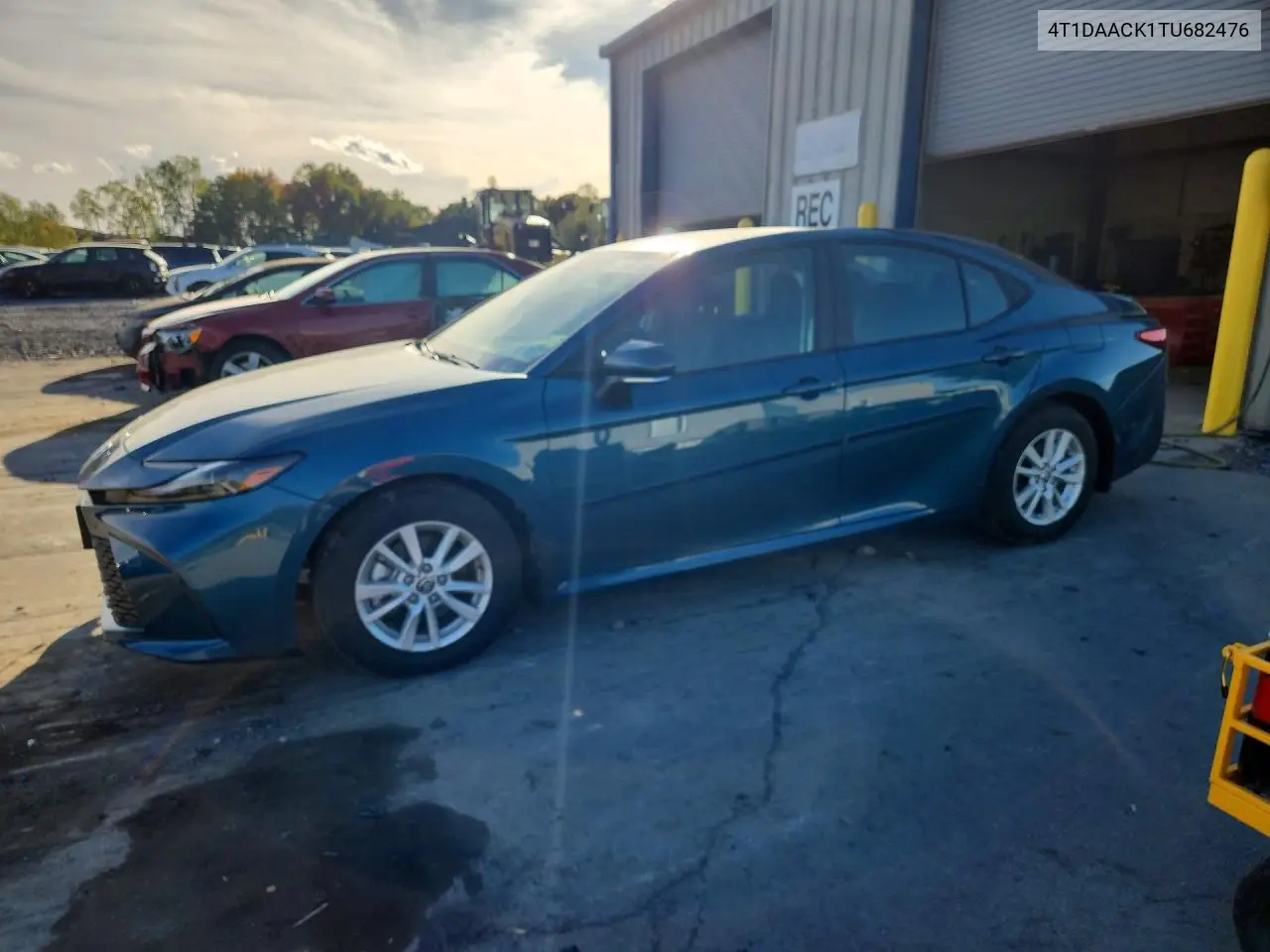 2026 Toyota Camry Le VIN 4T1DAACK1TU682476 фото 1