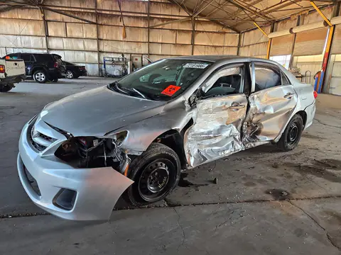 2T1BU4EE0BC645863 — 2011 Toyota Corolla, Сторона, фото до ремонта