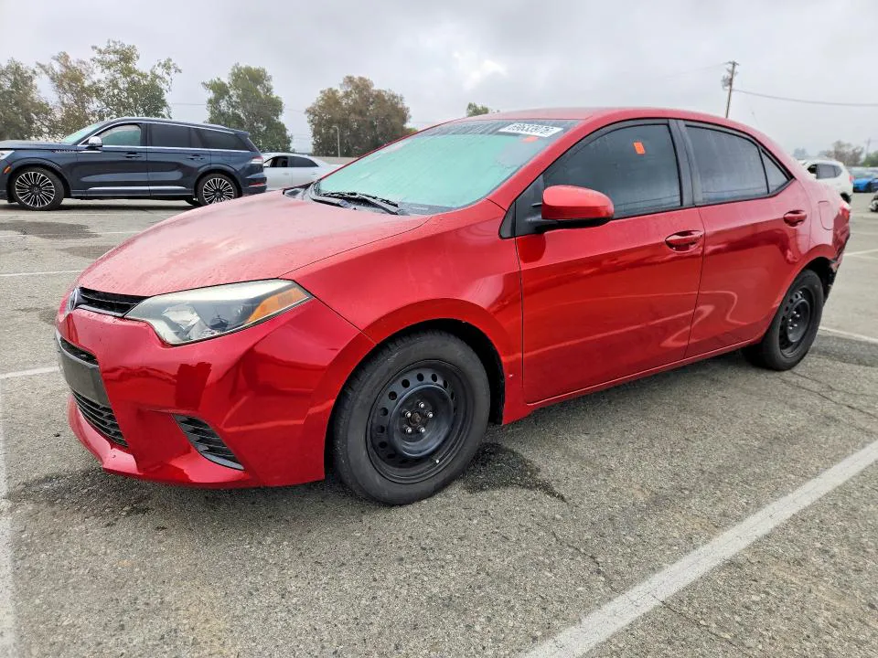 2015 Toyota Corolla VIN 5YFBURHE0FP283094 фото 1