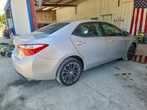 5YFBURHE3GP460884 — 2016 Toyota Corolla, фото 3 с аукциона Copart, Повреждения снизу
