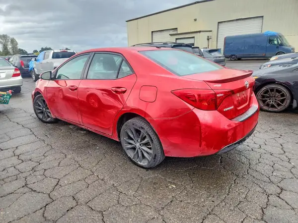 2T1BURHE3HC779056 — 2017 Toyota Corolla, фото 2 с аукциона Copart, Передняя часть