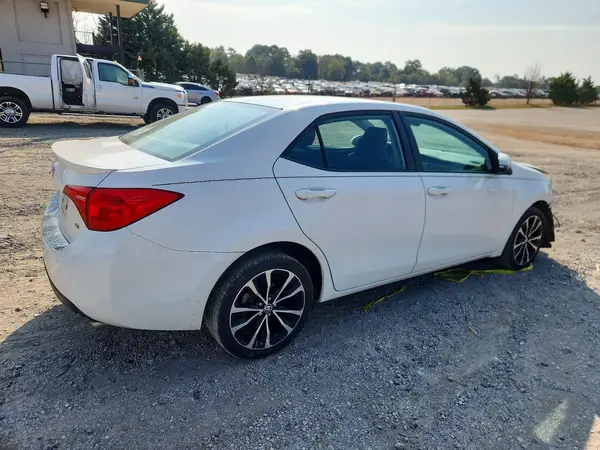5YFBURHE0HP653253 — 2017 Toyota Corolla, фото 3 с аукциона Copart, Передняя часть