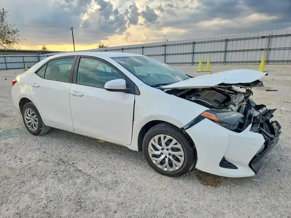5YFBURHE4HP657032 — 2017 Toyota Corolla, фото 4 с аукциона Copart 08.10.2026, Передняя часть