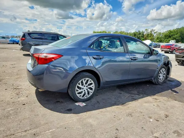 2T1BURHE3HC768607 — 2017 Toyota Corolla, фото 3 с аукциона Copart 12.10.2026, Передняя часть