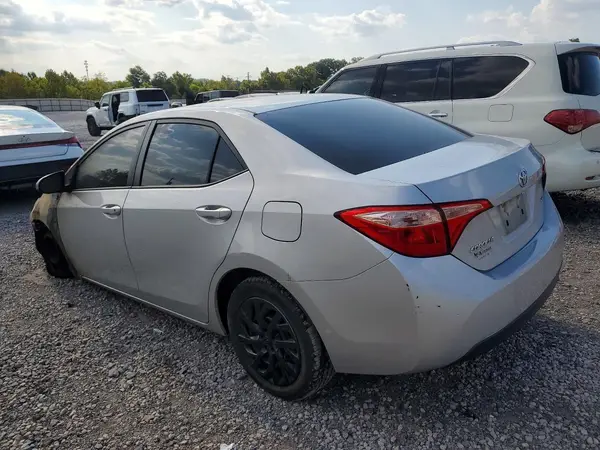5YFBURHE5JP829753 — 2018 Toyota Corolla, фото 2 с аукциона Copart 13.10.2026, Пожар